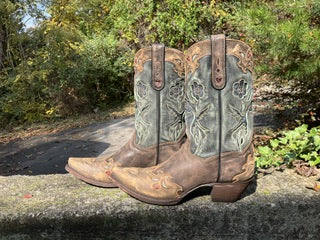 Size 9.5 women’s Dan Post boots