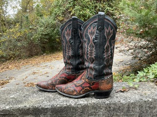 Size 7 women’s Dan Post boots