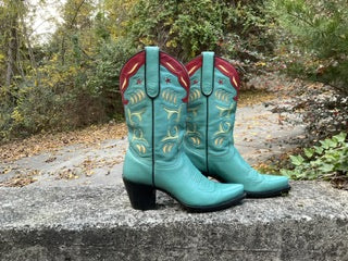 Size 6 women’s Caborca boots