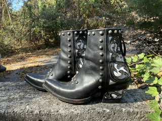 Size 7 women’s Ariat boots