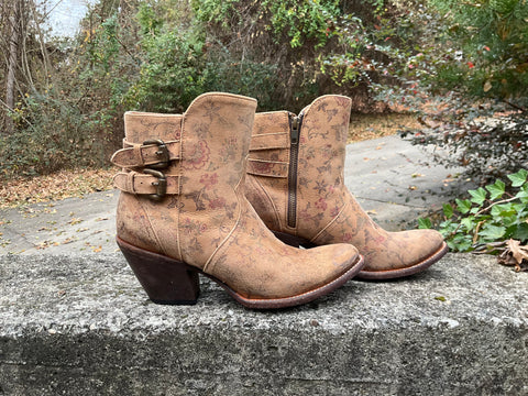 Size 9 women’s Lucchese boots