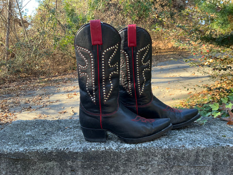 Size 8 women’s Frye boots