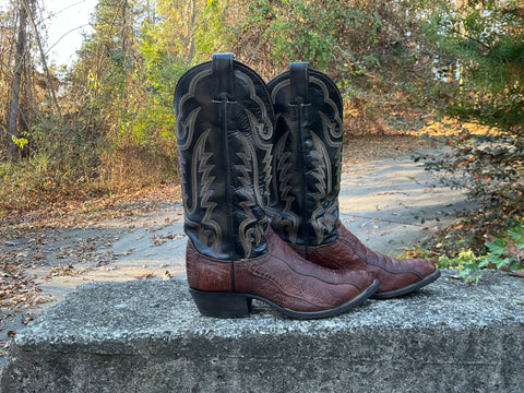 Size 7 men’s or 8.5 women’s Justin boots