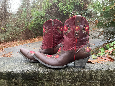 Size 9.5 women’s Old Gringo boots