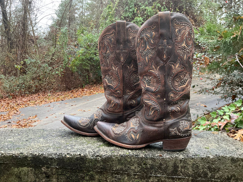 Size 9.5 women’s Black Star boots