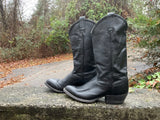 Size 8 men’s or 9.5 women’s Tony Lama boots