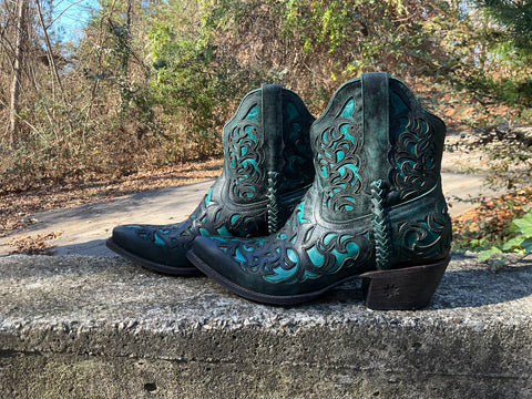 Size 9.5 women’s Black Star boots