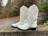 Size 9.5 men’s or 11 women’s Justin boots