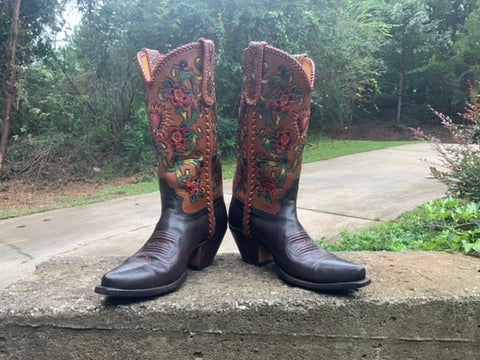 Size 8.5 women s Liberty boots Bootitude