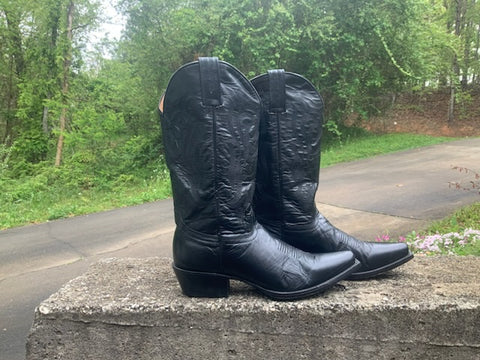 Size 8.5 women’s Shyanne boots