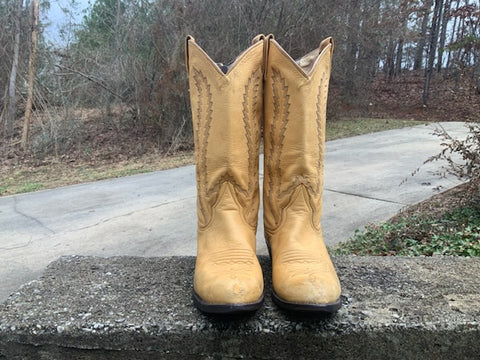 Size 8 women’s Larry Mahan boots