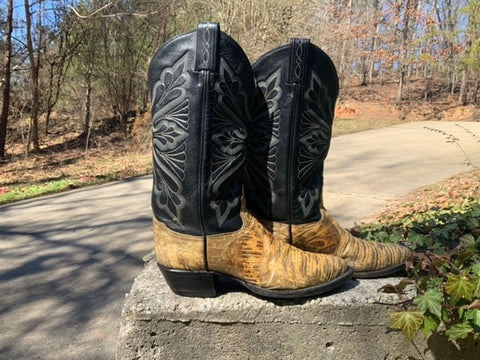 Size 7 men’s or 9 women’s Tony Lama boots