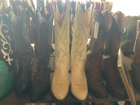 Size 7 women’s Nocona boots