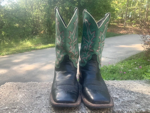 Size 9 women’s Justin boots