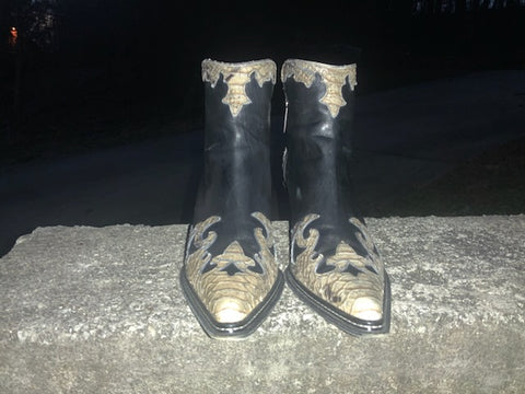 Size 9 women’s Donald Pliner boots