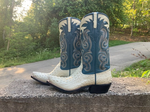 Size 6.5 men’s or 8 women’s Rios of Mercedes boots