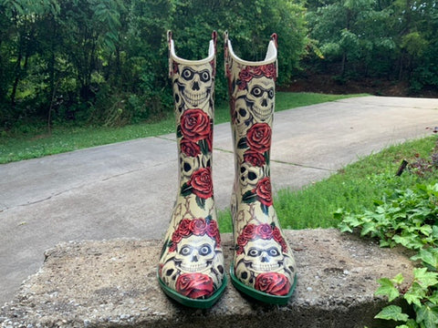 Size 6 women’s rain boots