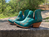 Size 9 women’s Ariat boots