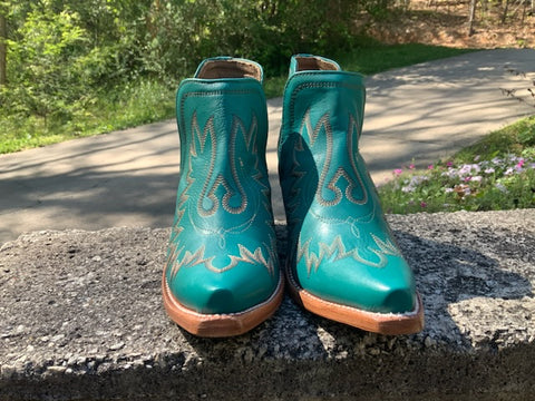 Size 9 women’s Ariat boots