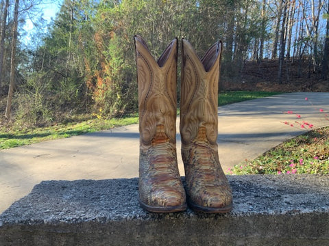 Size 8.5 men’s or 10 women’s Larry Mahan boots