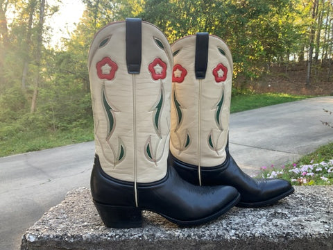 Size 8 women’s Old Gringo boots
