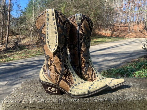 Size 6.5 women’s Donald Pliner boots