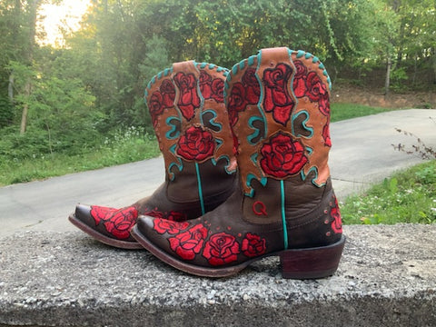 Size 6 women’s Ariat boots