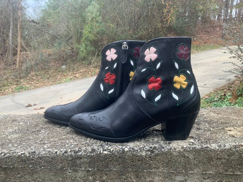Size 8 women’s Ralph Lauren boots