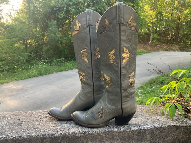 Size 6 women s Dan Post boots Bootitude