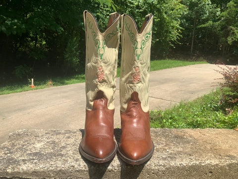 Size 8 women’s Larry Mahan boots