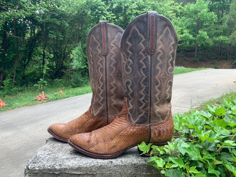 Size 8.5 men’s or 10 women’s Larry Mahan boots