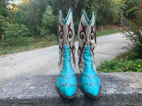 Size 11 women’s Donald Pliner boots