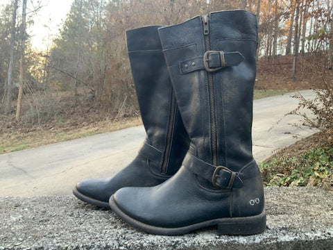 Size 10 women’s Bed Stu boots