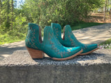 Size 9 women’s Ariat boots