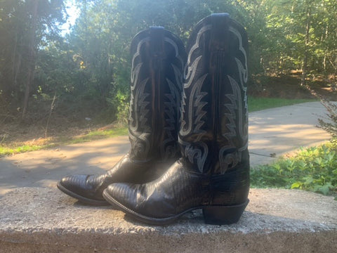Size 8.5 men’s or 10 women’s Justin boots