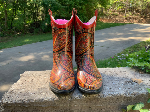 Size 7 women’s cowboy rain boots