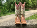 Size 8 women’s Ariat boots