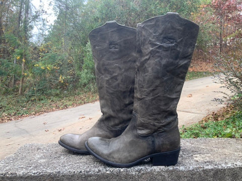 Size 8.5 women’s Frye boots