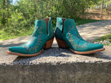 Size 9 women’s Ariat boots